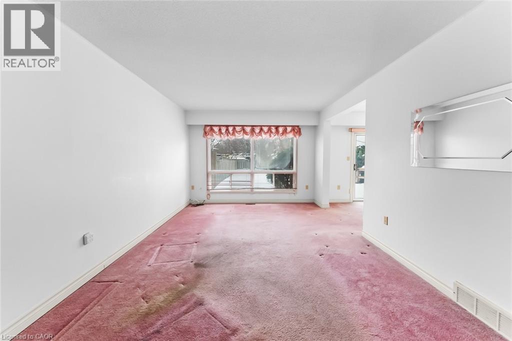 10 Heritage Court, St. Catharines, Ontario  L2S 3H8 - Photo 7 - 40800646