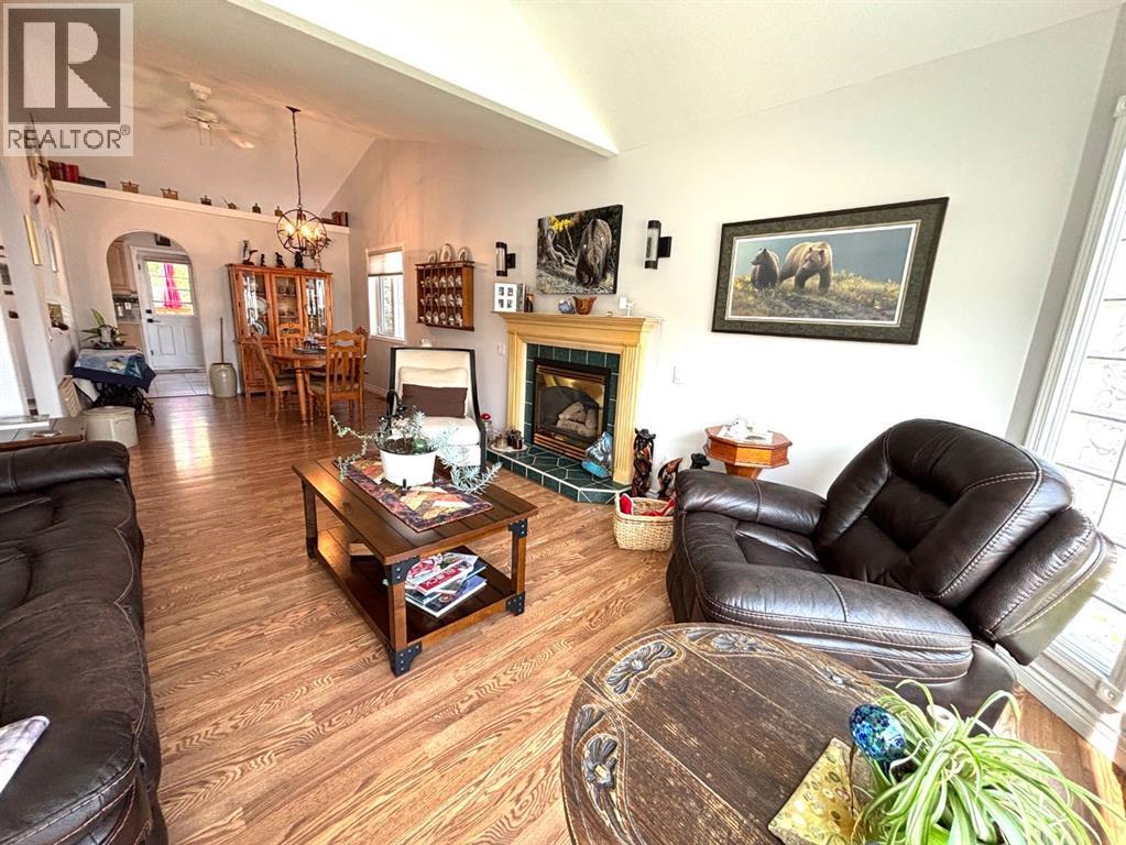 106 Borys Place, Hinton, Alberta  T7V 1H7 - Photo 13 - A2259024