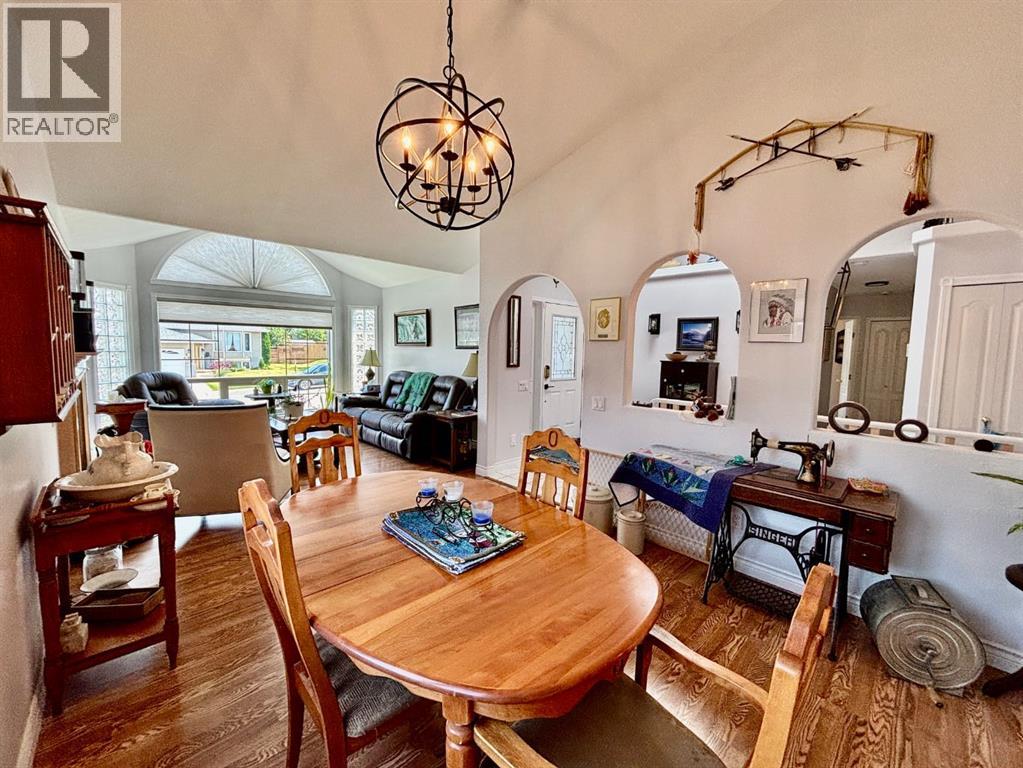 106 Borys Place, Hinton, Alberta  T7V 1H7 - Photo 12 - A2259024