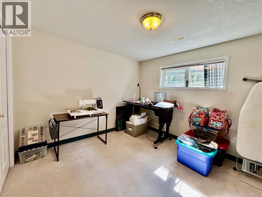 106 Borys Place, Hinton, Alberta  T7V 1H7 - Photo 34 - A2259024