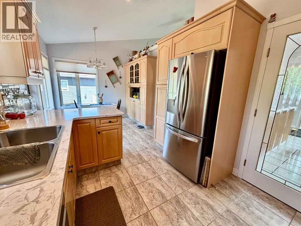 106 Borys Place, Hinton, Alberta  T7V 1H7 - Photo 8 - A2259024