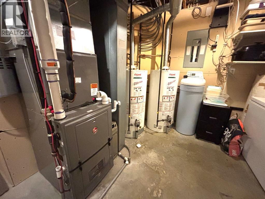 106 Borys Place, Hinton, Alberta  T7V 1H7 - Photo 40 - A2259024