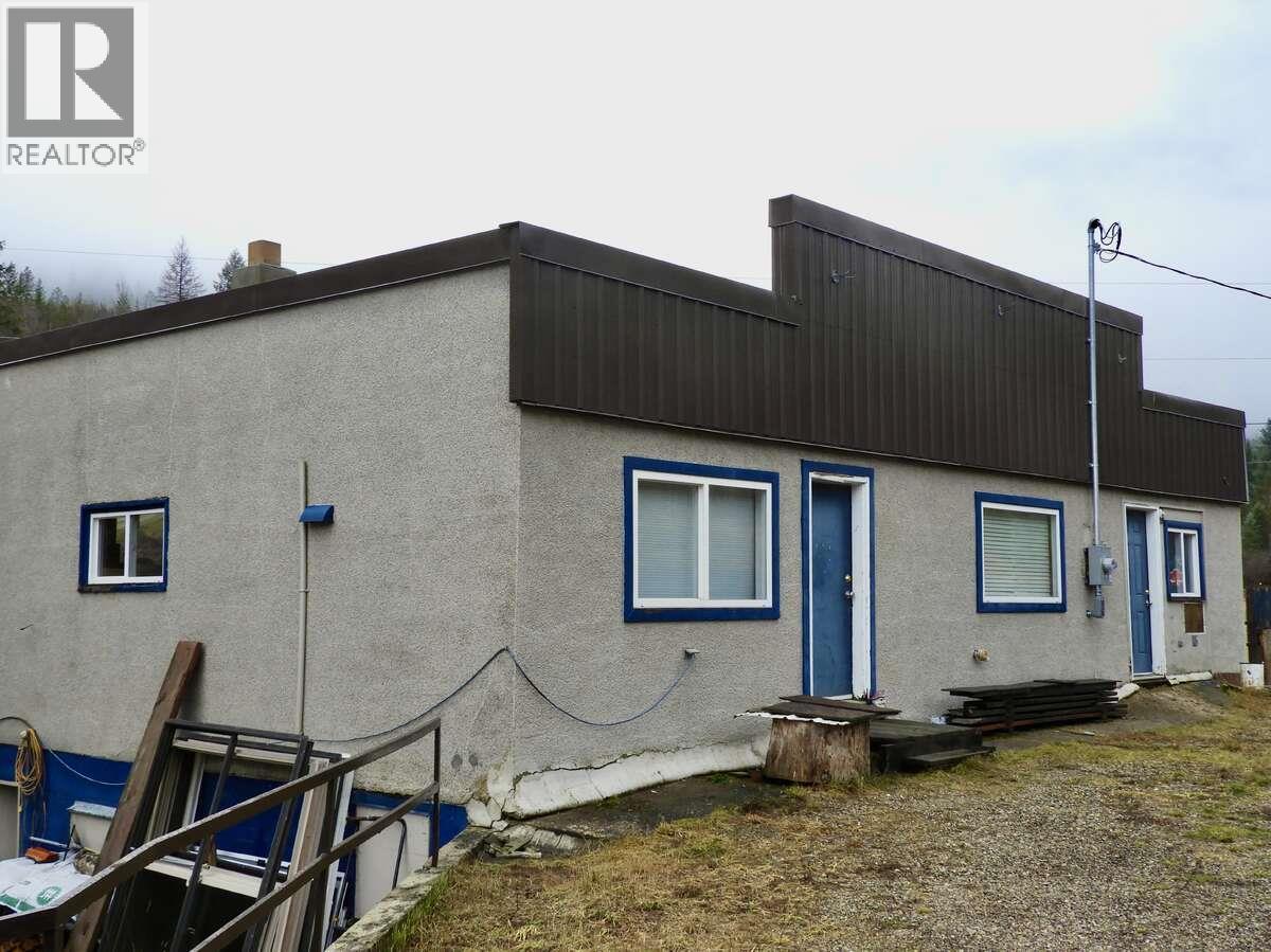 6904 Highway 6, Appledale, British Columbia  V0G 2J0 - Photo 4 - 10371217