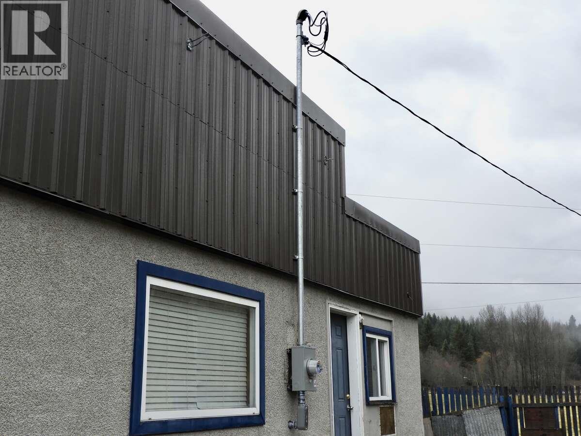 6904 Highway 6, Appledale, British Columbia  V0G 2J0 - Photo 2 - 10371217