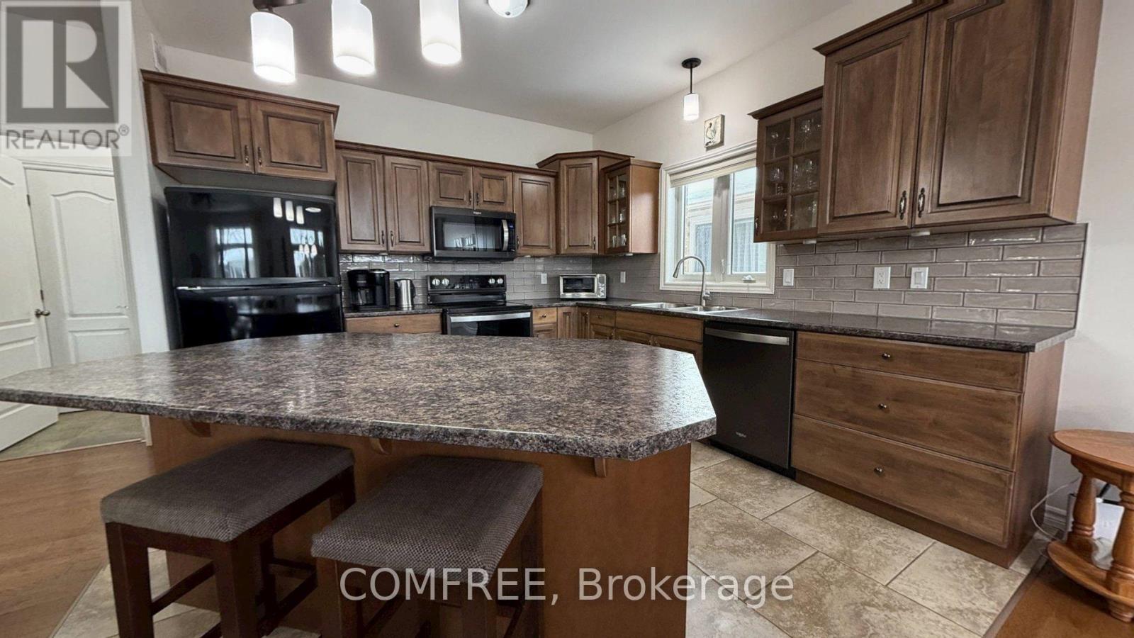 31 Essex Drive, Belleville, Ontario  K8N 0M9 - Photo 4 - X12725718