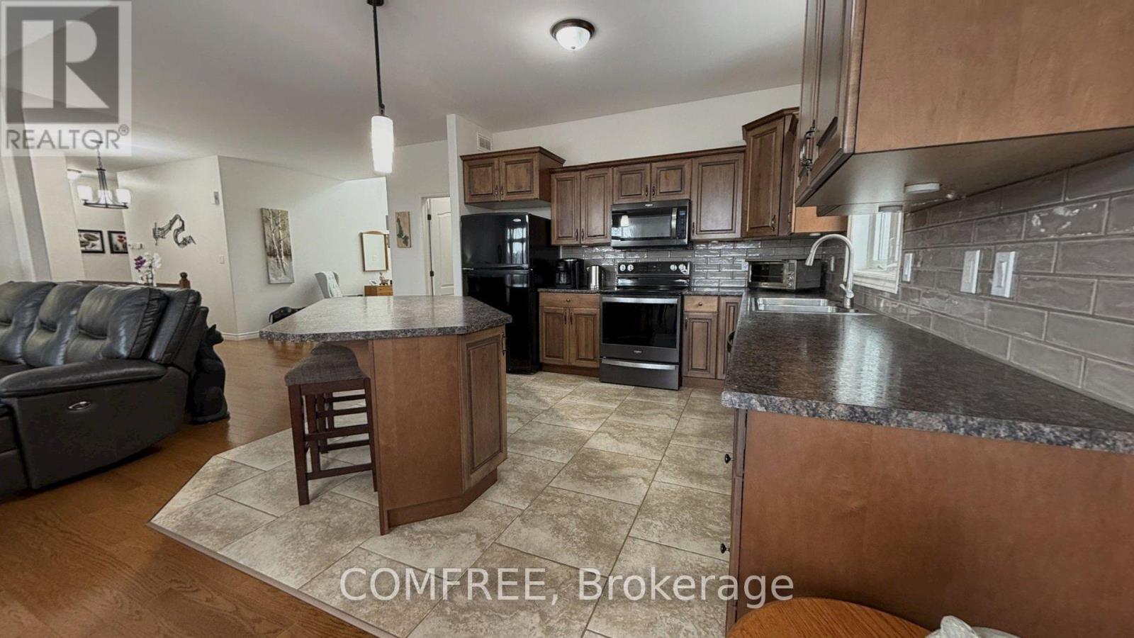 31 Essex Drive, Belleville, Ontario  K8N 0M9 - Photo 5 - X12725718