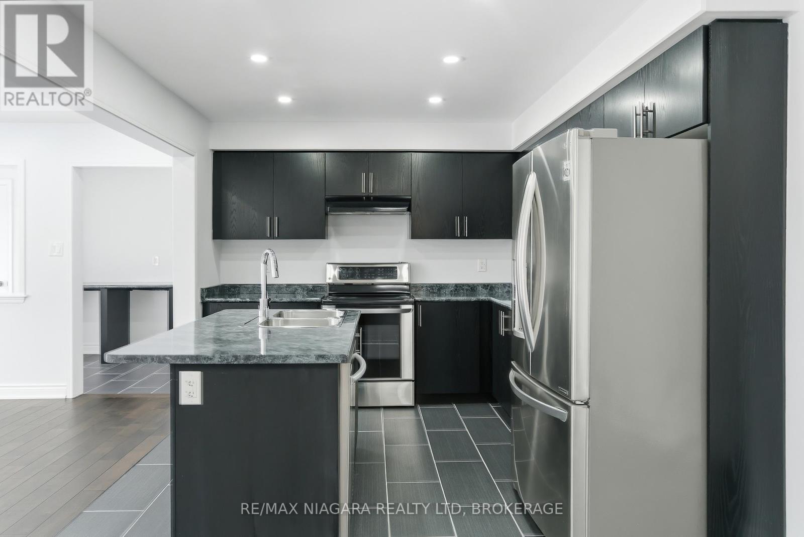 8139 Buckeye Crescent, Niagara Falls, Ontario  L2H 2Y6 - Photo 9 - X12725792