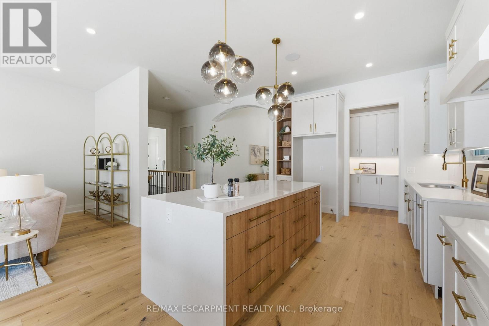 15 Oakley Drive, Niagara-On-The-Lake, Ontario  L0S 1J0 - Photo 9 - X12725060