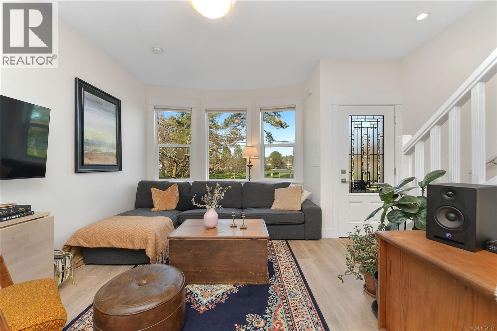 3 945 Pembroke St, Victoria, British Columbia  V8T 1J1 - Photo 2 - 1024071