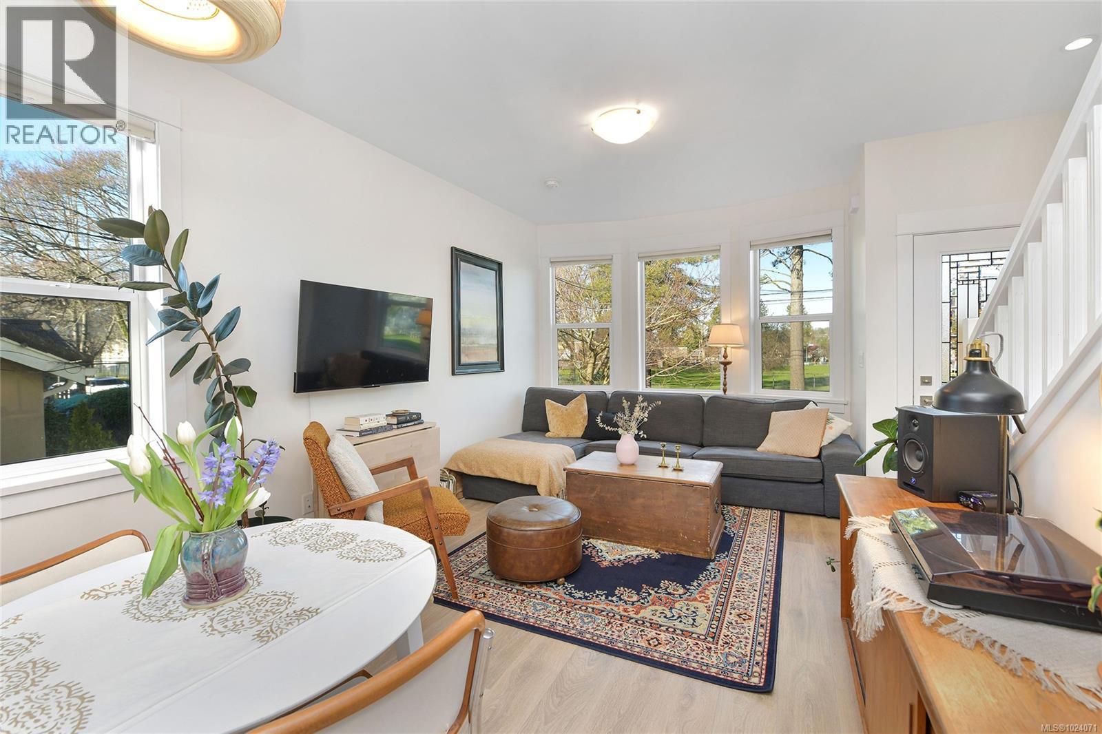 3 945 Pembroke St, Victoria, British Columbia  V8T 1J1 - Photo 3 - 1024071