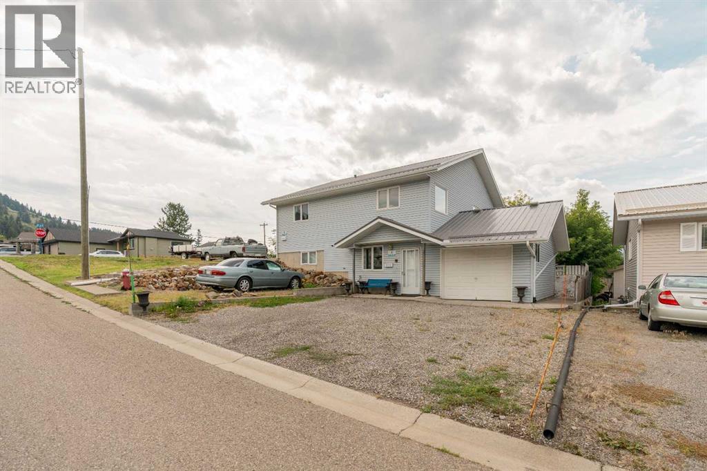 2729 226 Street, Bellevue, Alberta  T0K 0C0 - Photo 2 - A2250969