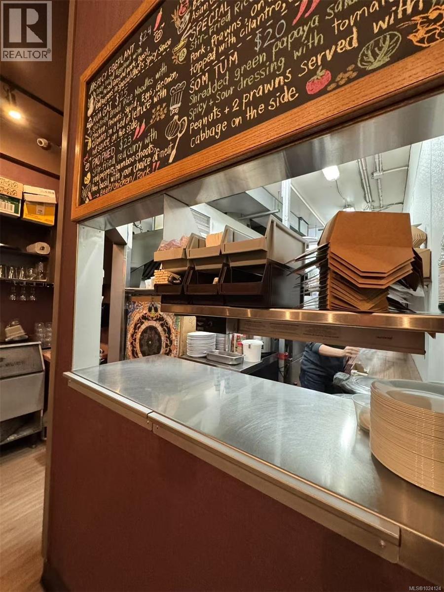 3613 Shelbourne St, Saanich, British Columbia  V8P 4H1 - Photo 3 - 1024124