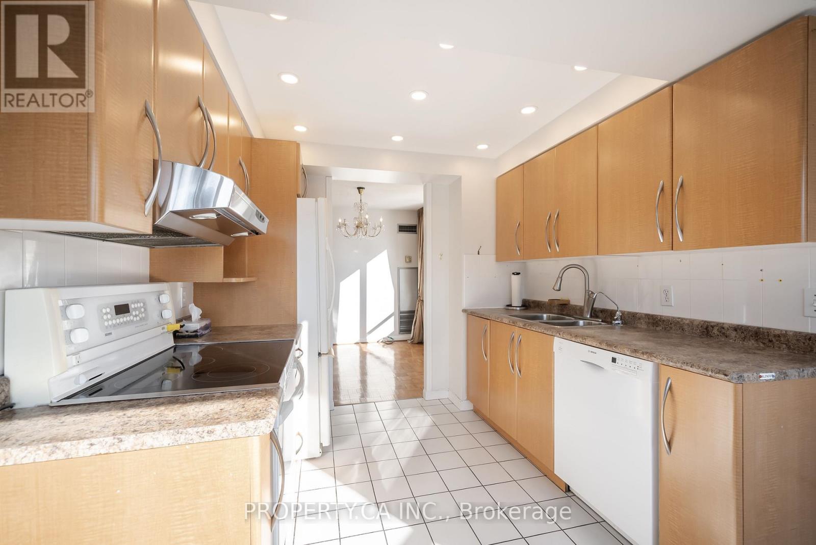 201 - 1121 Steeles Avenue W, Toronto, Ontario  M2R 3W7 - Photo 10 - C12725678