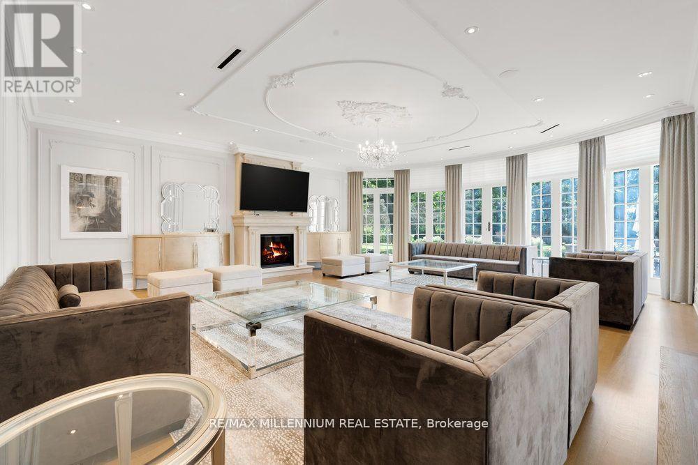 38 Park Lane Circle, Toronto, Ontario  M3C 2N2 - Photo 10 - C12725852