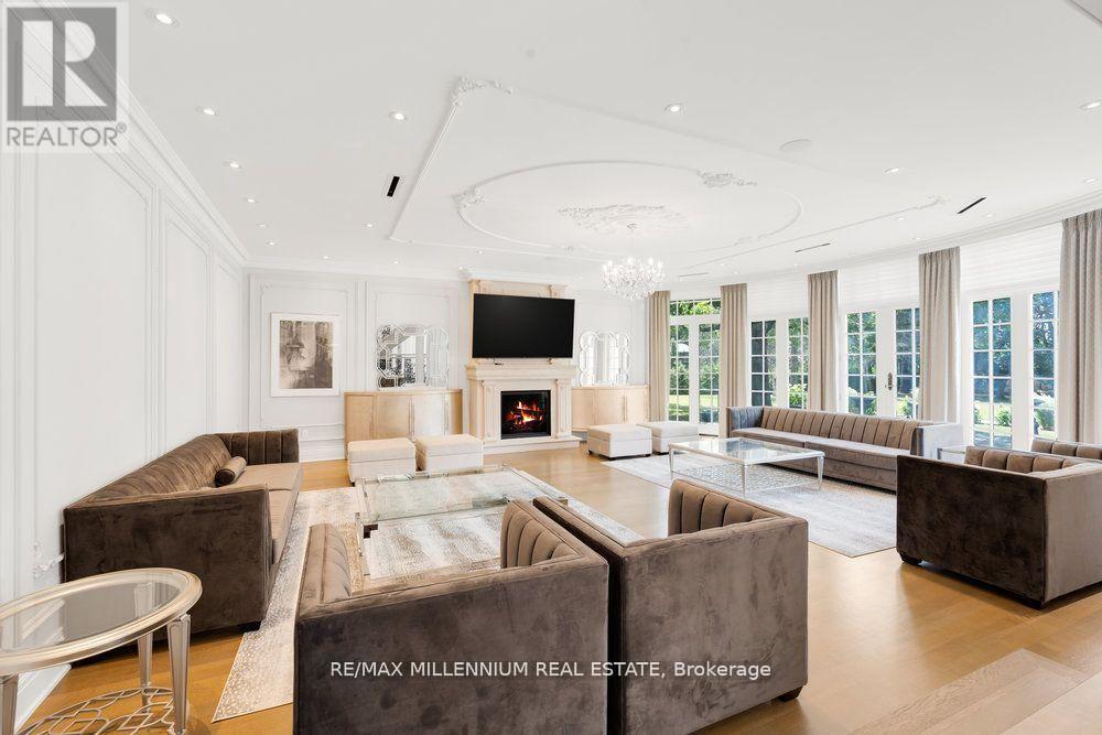 38 Park Lane Circle, Toronto, Ontario  M3C 2N2 - Photo 11 - C12725852