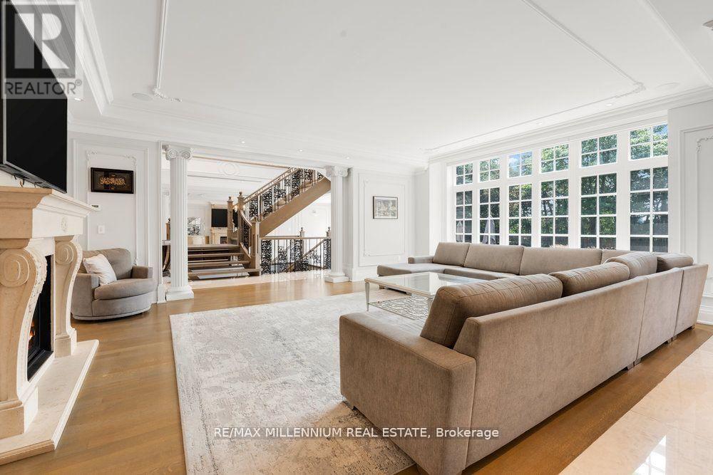 38 Park Lane Circle, Toronto, Ontario  M3C 2N2 - Photo 17 - C12725852