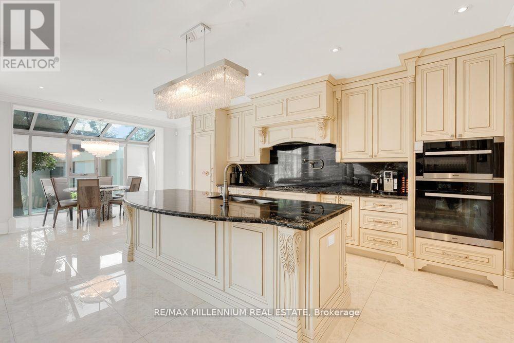 38 Park Lane Circle, Toronto, Ontario  M3C 2N2 - Photo 18 - C12725852