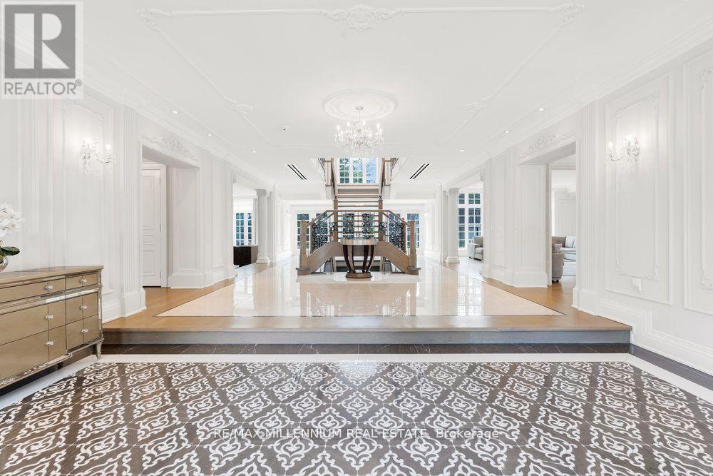 38 Park Lane Circle, Toronto, Ontario  M3C 2N2 - Photo 7 - C12725852