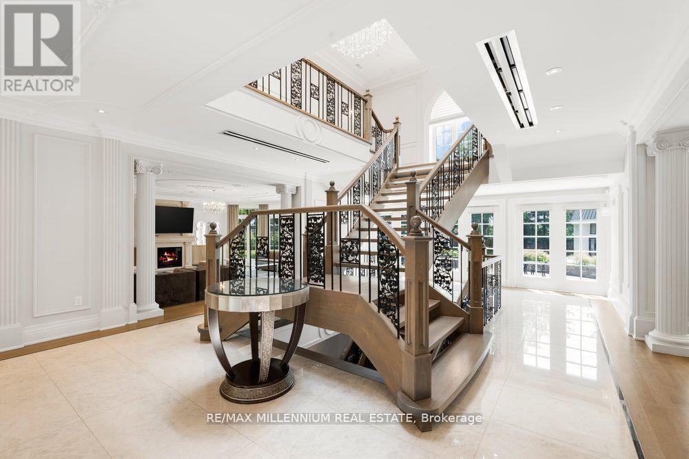 38 Park Lane Circle, Toronto, Ontario  M3C 2N2 - Photo 9 - C12725852