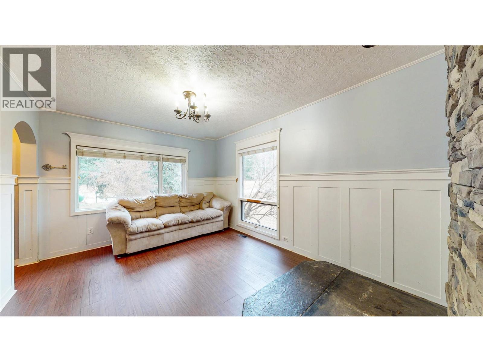 4581 Samuelson Road, Canyon, British Columbia  V0B 1C1 - Photo 5 - 10373166