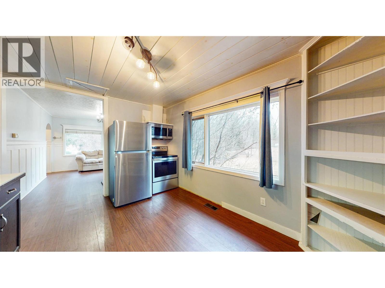 4581 Samuelson Road, Canyon, British Columbia  V0B 1C1 - Photo 3 - 10373166