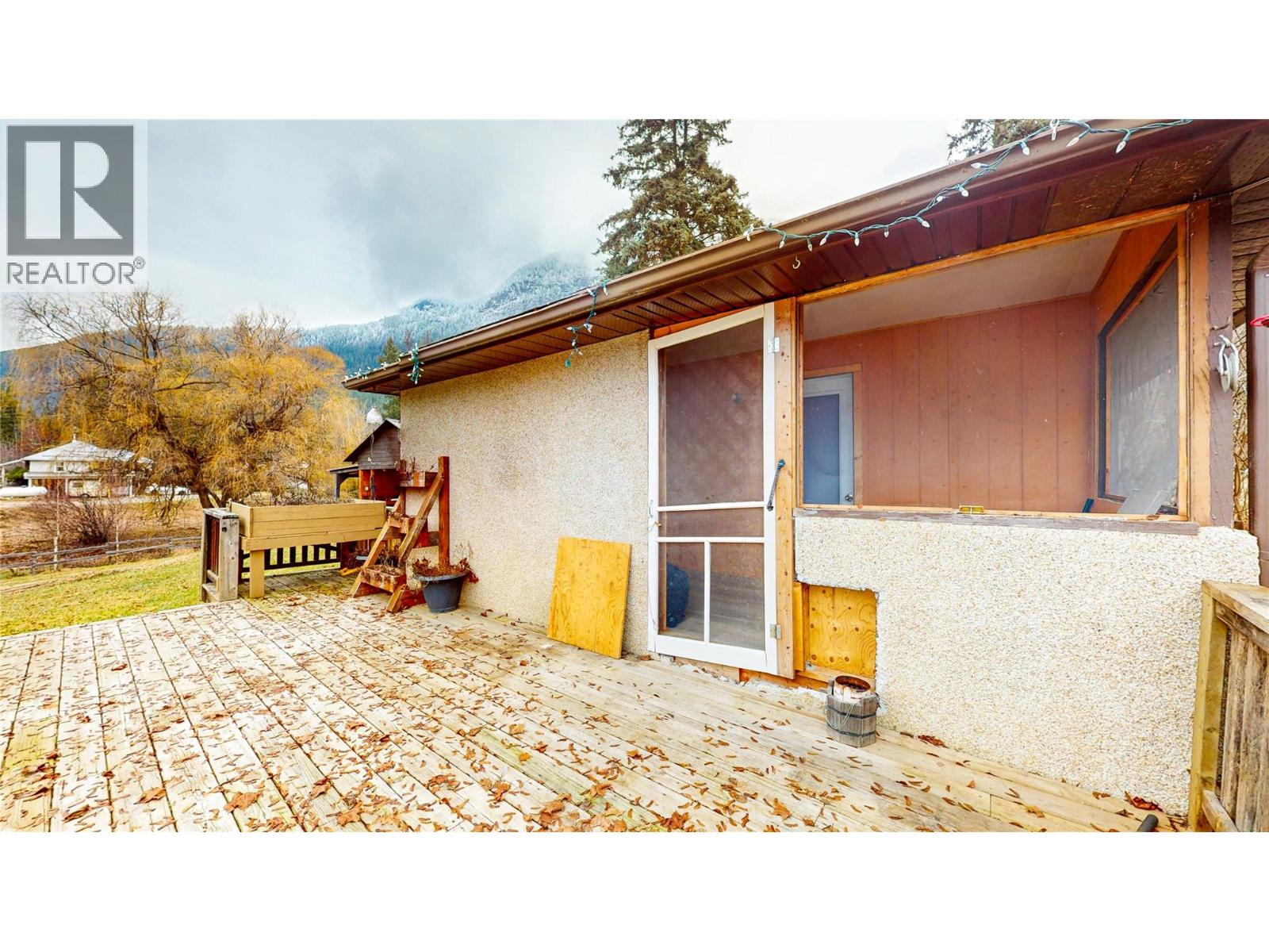 4581 Samuelson Road, Canyon, British Columbia  V0B 1C1 - Photo 14 - 10373166