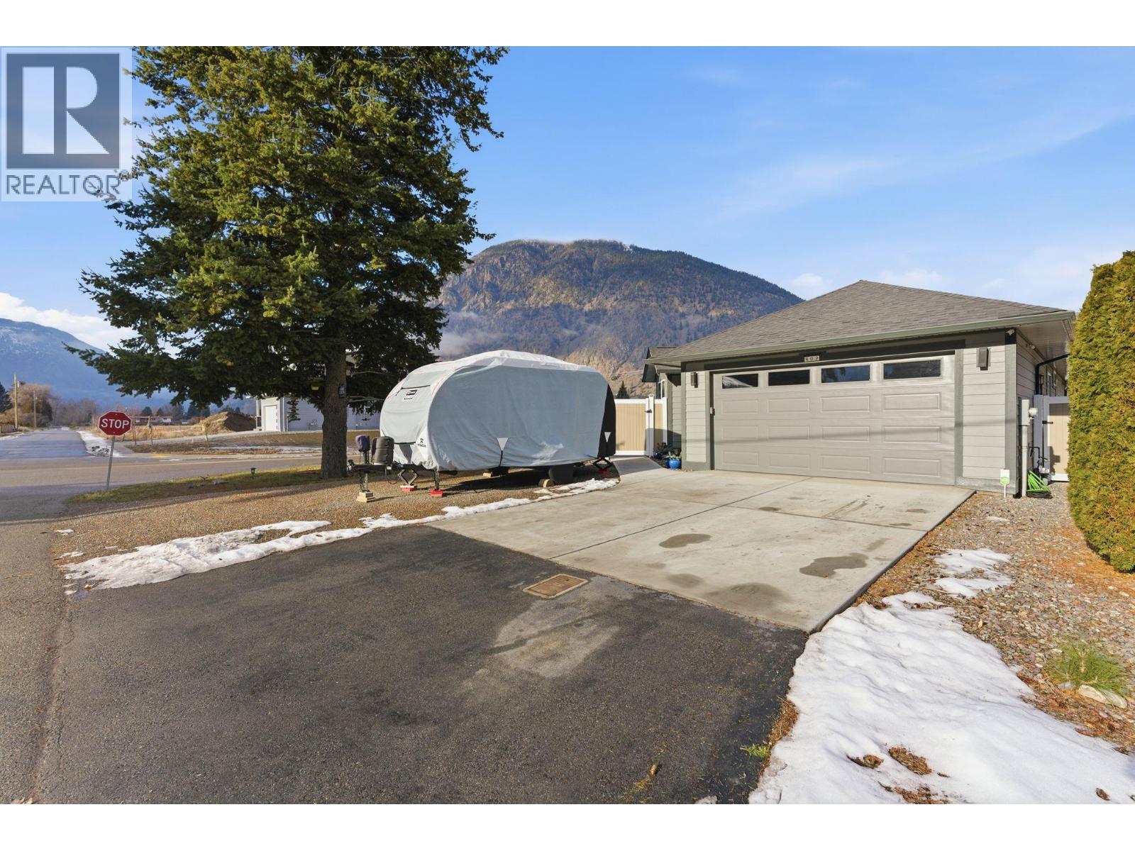 402 11 Avenue, Keremeos, British Columbia  V0X 1N3 - Photo 2 - 10373699