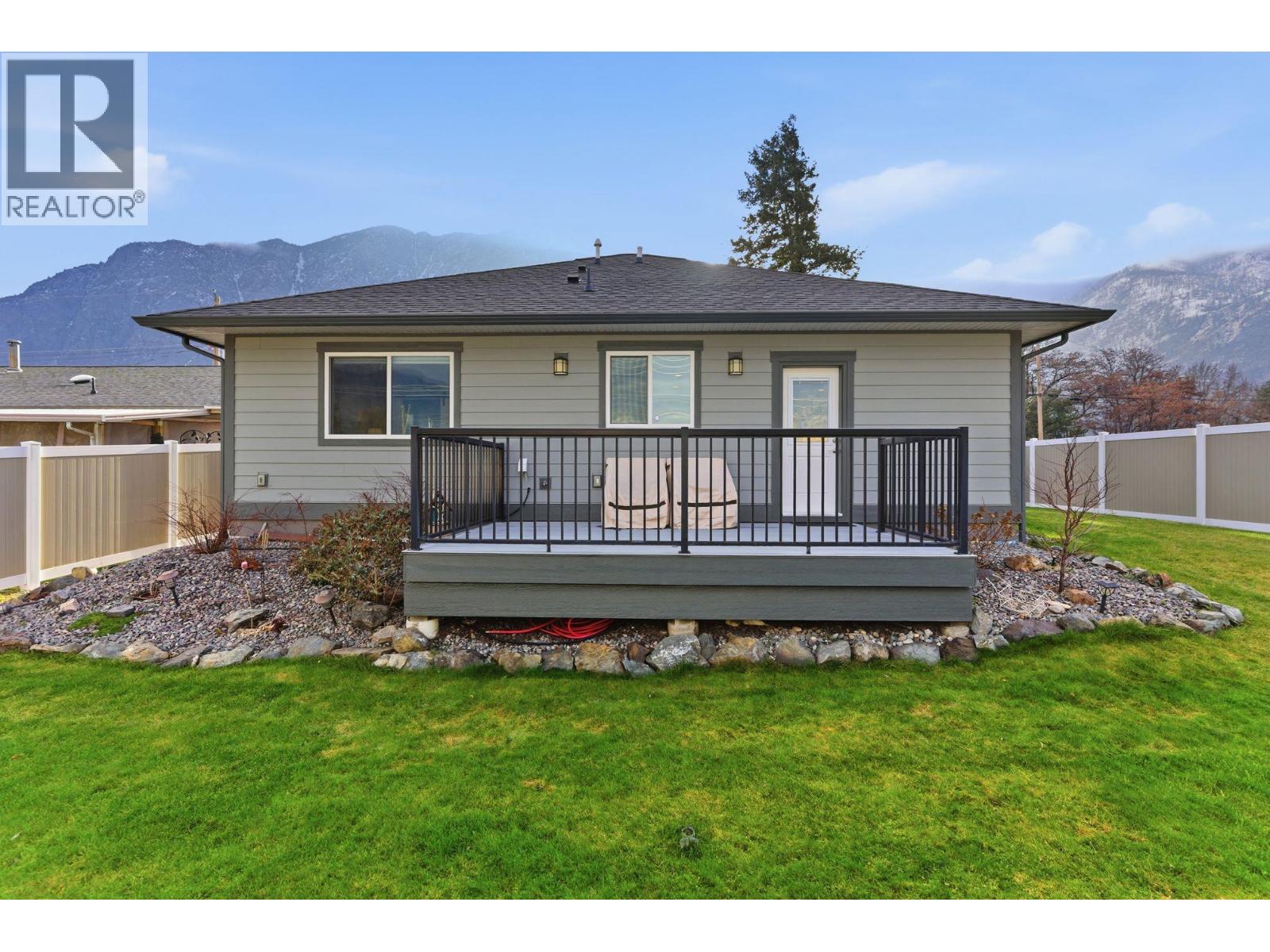 402 11 Avenue, Keremeos, British Columbia  V0X 1N3 - Photo 30 - 10373699