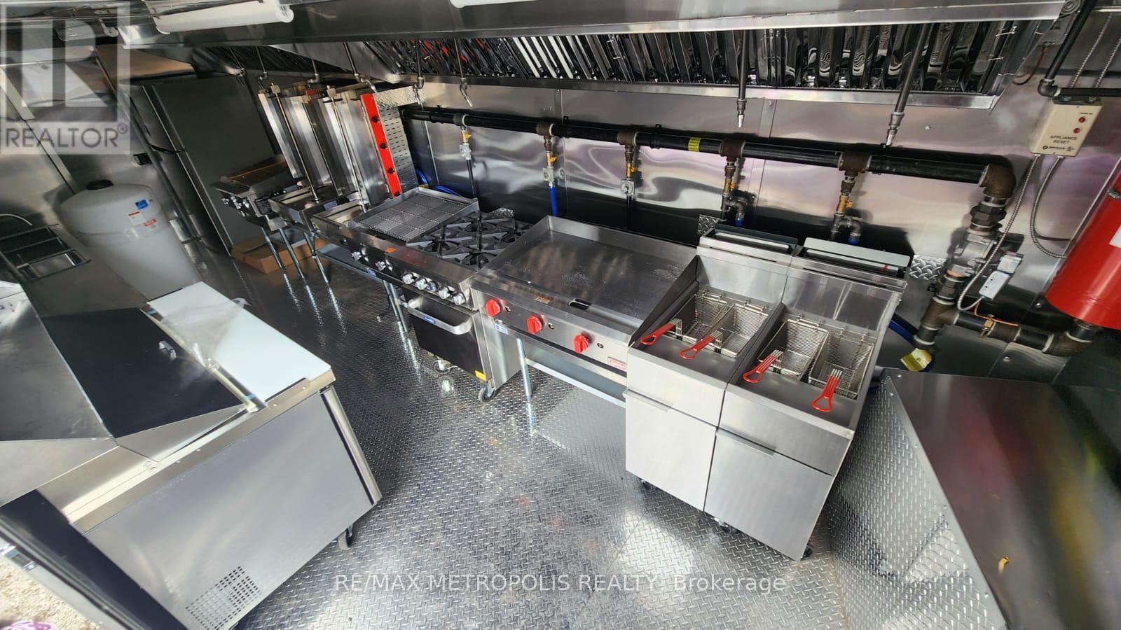 1243 Dundas Street E, Whitby, Ontario  L1N 2K6 - Photo 4 - E12725828