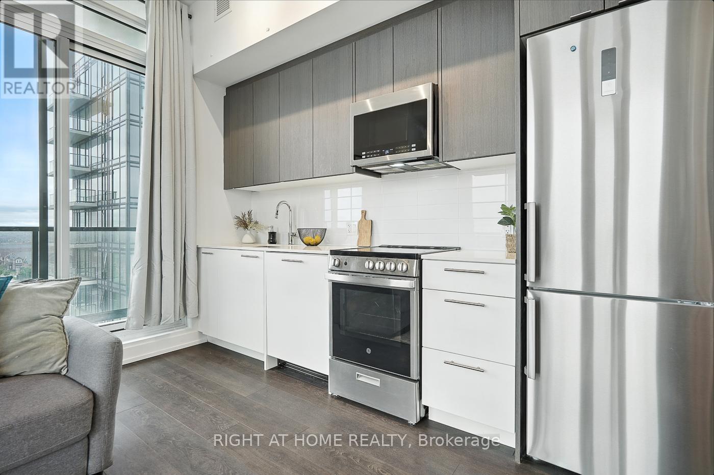 803 - 215 Veterans Drive S, Brampton, Ontario  L7A 4S6 - Photo 17 - W12725686