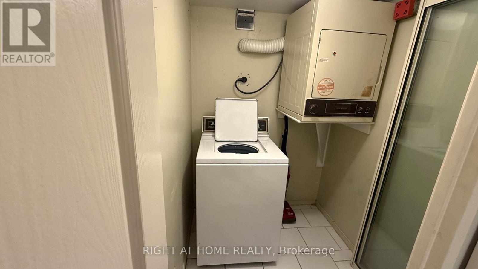 803 - 1111 Bough Beeches Boulevard, Mississauga, Ontario  L4W 4N1 - Photo 10 - W12725714