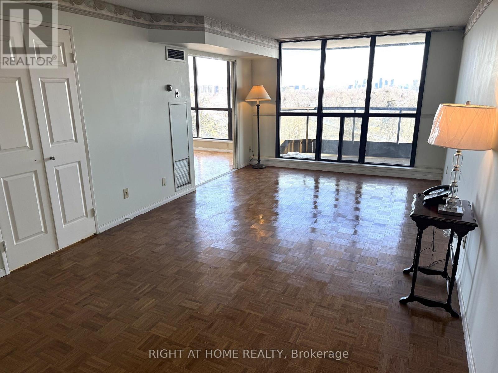 803 - 1111 Bough Beeches Boulevard, Mississauga, Ontario  L4W 4N1 - Photo 13 - W12725714