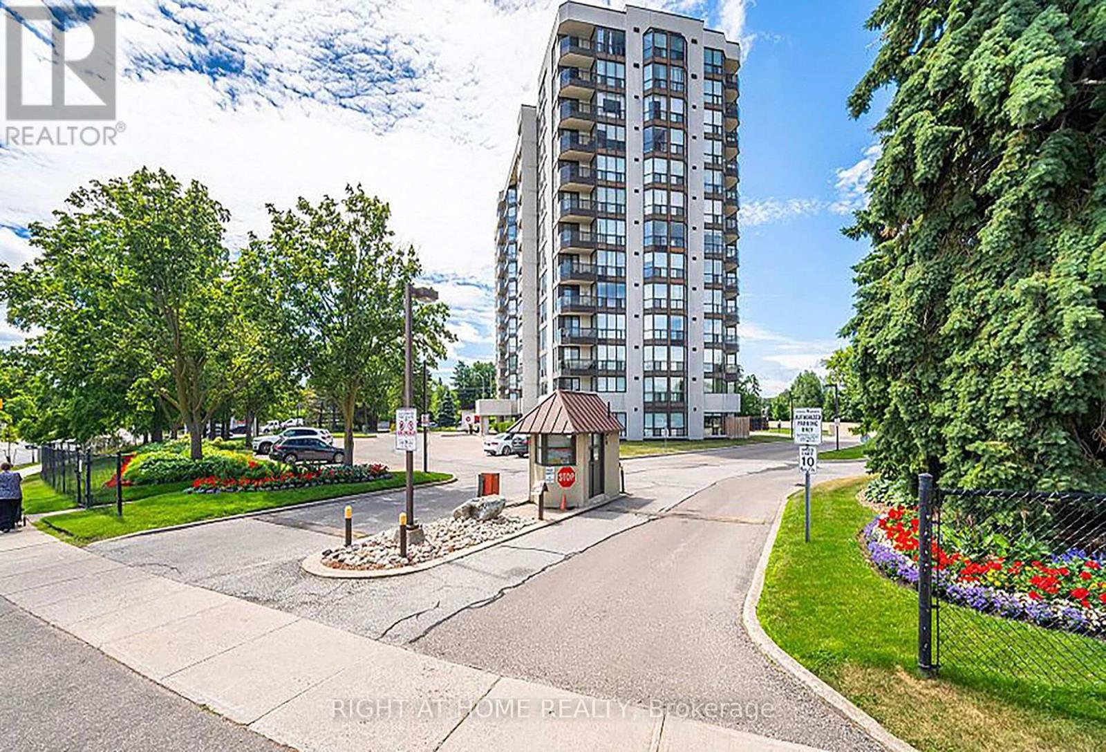 803 - 1111 Bough Beeches Boulevard, Mississauga, Ontario  L4W 4N1 - Photo 2 - W12725714