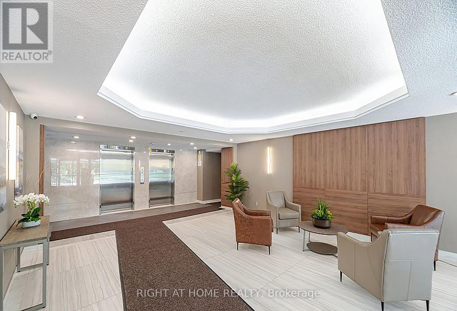 803 - 1111 Bough Beeches Boulevard, Mississauga, Ontario  L4W 4N1 - Photo 4 - W12725714