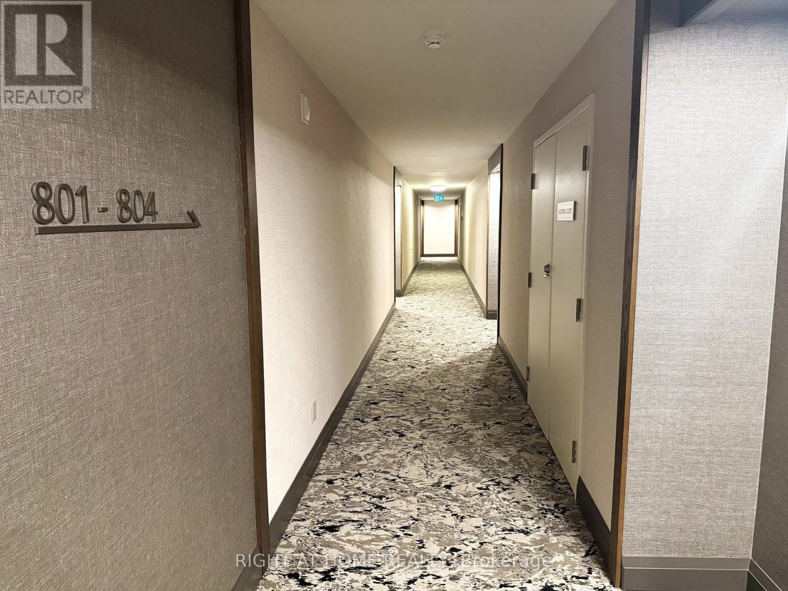 803 - 1111 Bough Beeches Boulevard, Mississauga, Ontario  L4W 4N1 - Photo 5 - W12725714