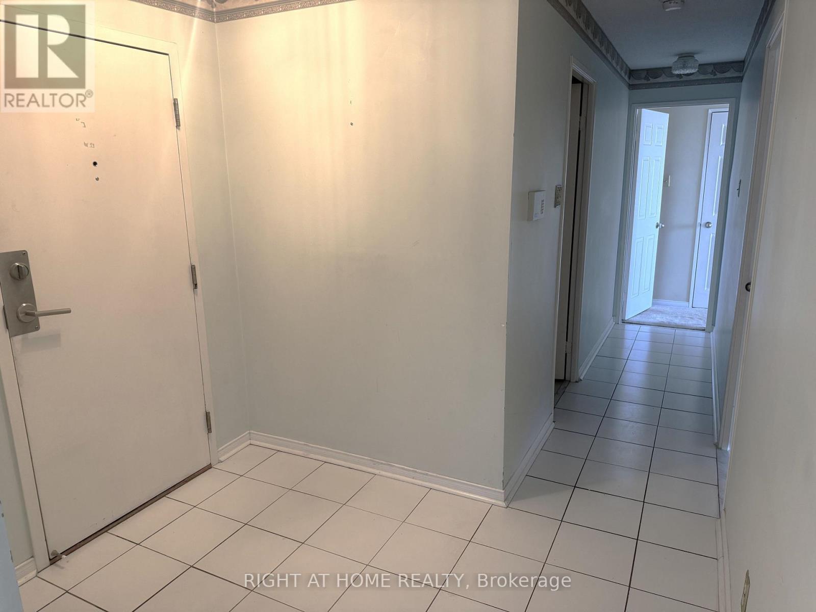 803 - 1111 Bough Beeches Boulevard, Mississauga, Ontario  L4W 4N1 - Photo 8 - W12725714