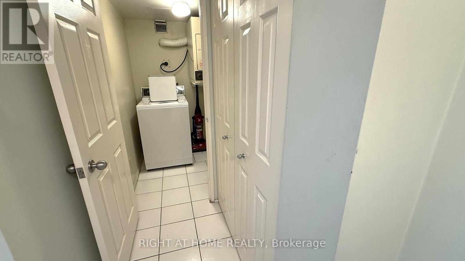 803 - 1111 Bough Beeches Boulevard, Mississauga, Ontario  L4W 4N1 - Photo 9 - W12725714