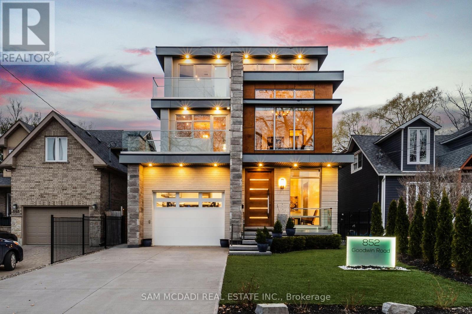 852 Goodwin Road, Mississauga, Ontario  L5G 4J7 - Photo 1 - W12725740