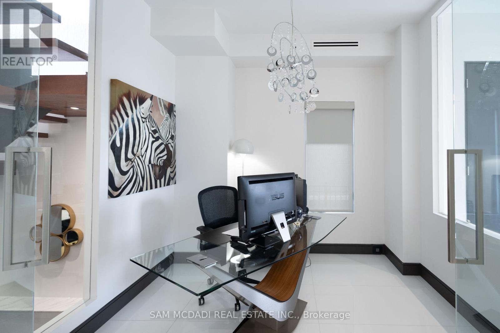 852 Goodwin Road, Mississauga, Ontario  L5G 4J7 - Photo 4 - W12725740