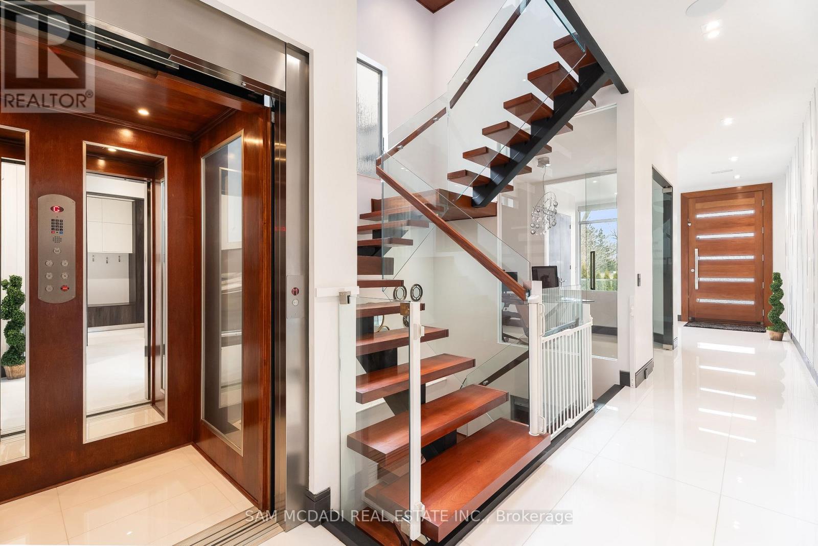 852 Goodwin Road, Mississauga, Ontario  L5G 4J7 - Photo 5 - W12725740