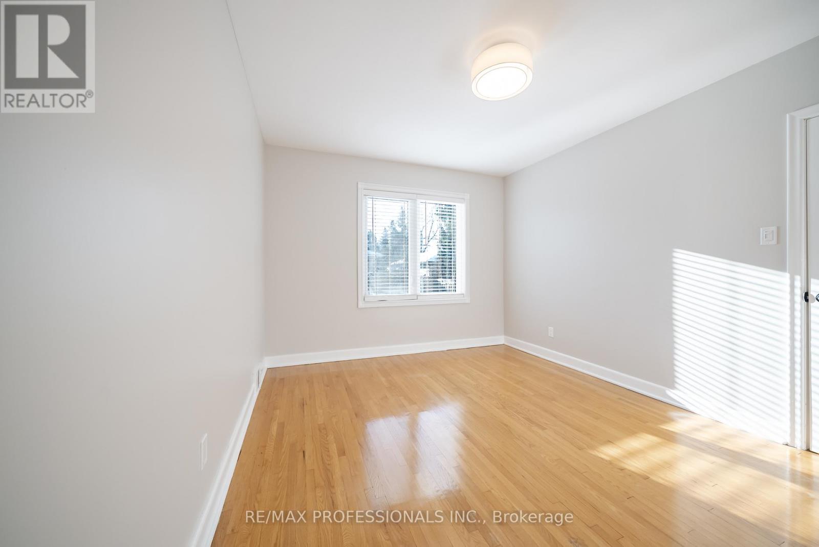 21 Lesmar Drive, Toronto, Ontario  M9B 2T9 - Photo 14 - W12725742