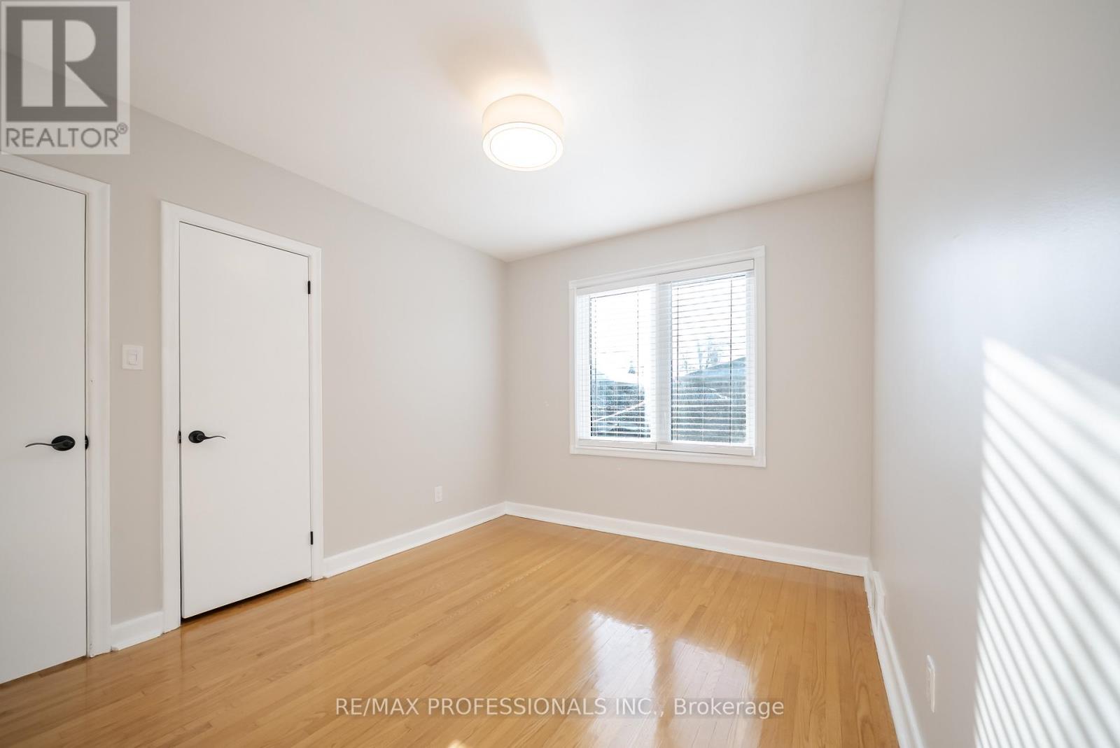 21 Lesmar Drive, Toronto, Ontario  M9B 2T9 - Photo 16 - W12725742