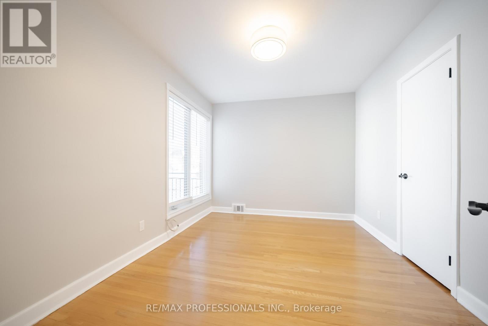 21 Lesmar Drive, Toronto, Ontario  M9B 2T9 - Photo 17 - W12725742