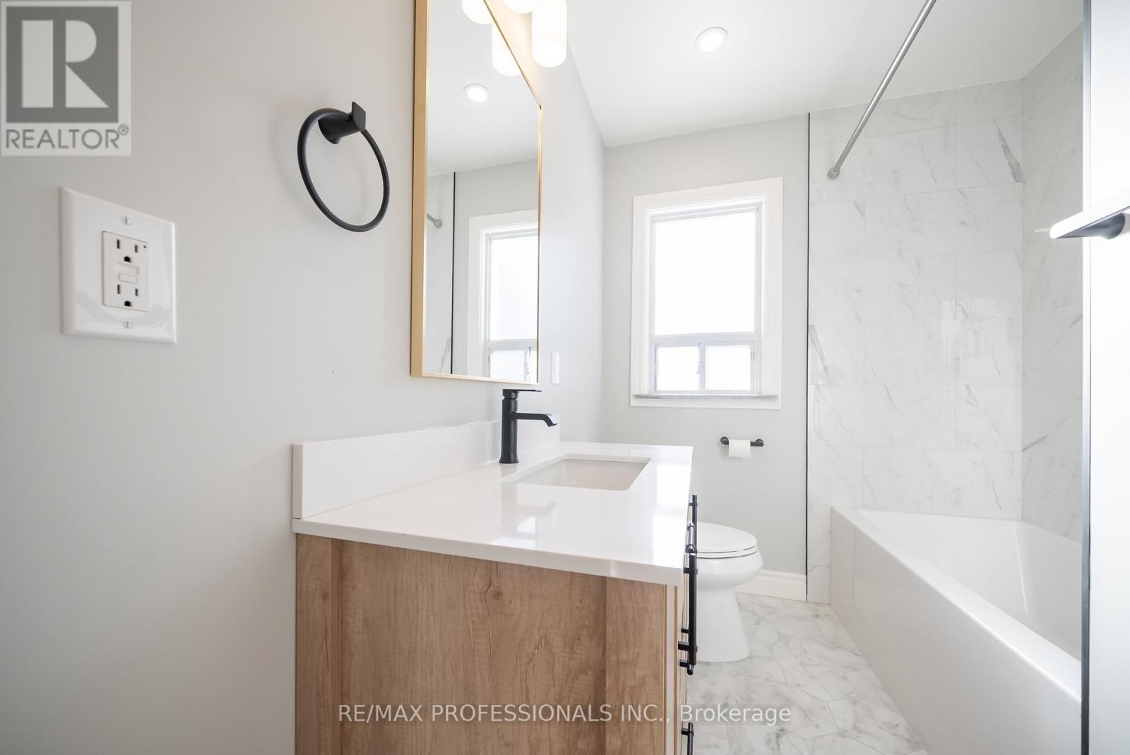 21 Lesmar Drive, Toronto, Ontario  M9B 2T9 - Photo 19 - W12725742