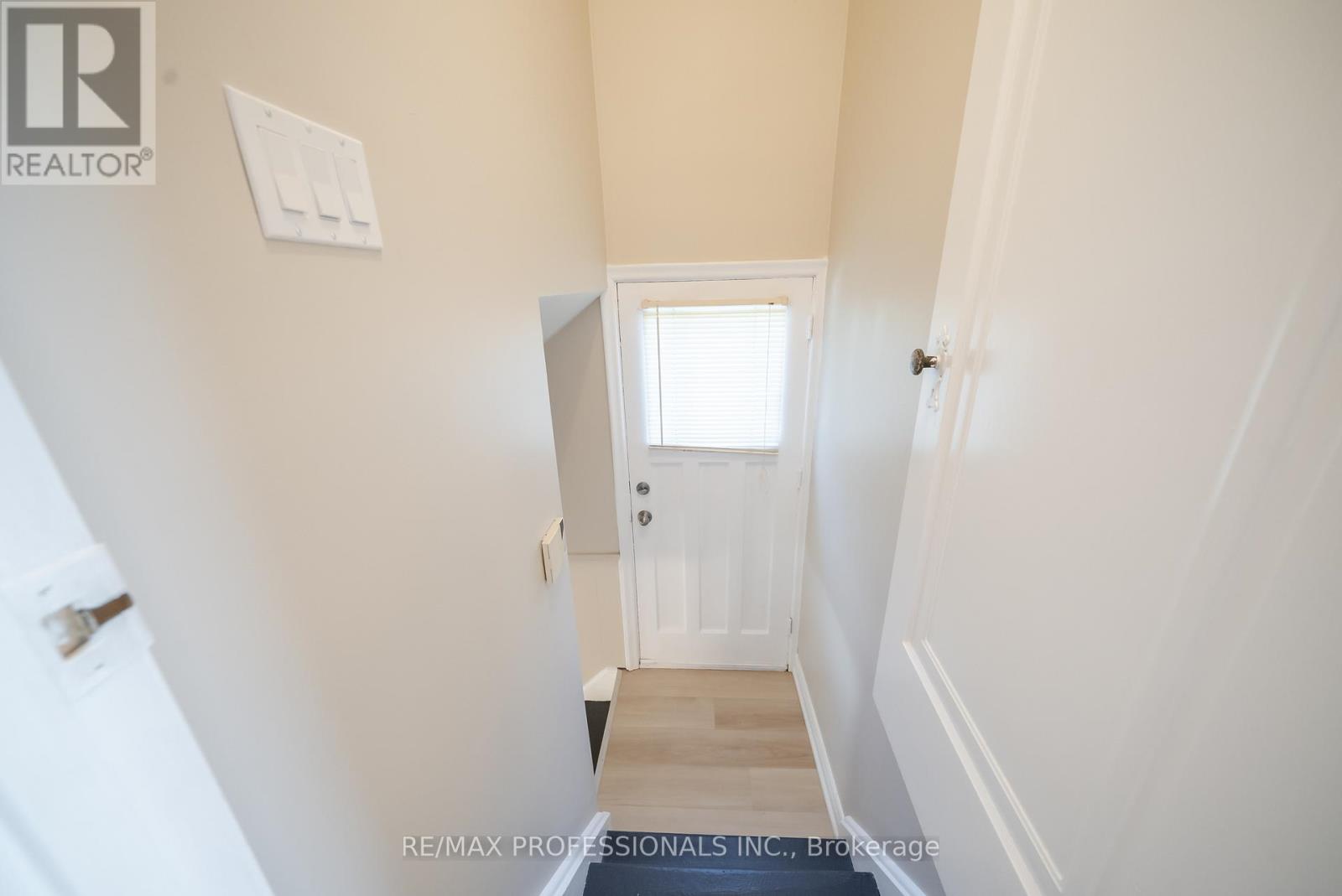 21 Lesmar Drive, Toronto, Ontario  M9B 2T9 - Photo 21 - W12725742