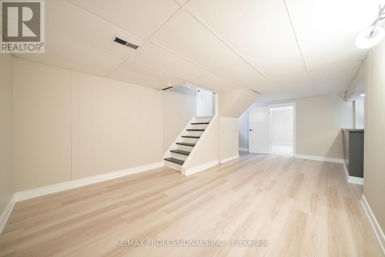 21 Lesmar Drive, Toronto, Ontario  M9B 2T9 - Photo 22 - W12725742