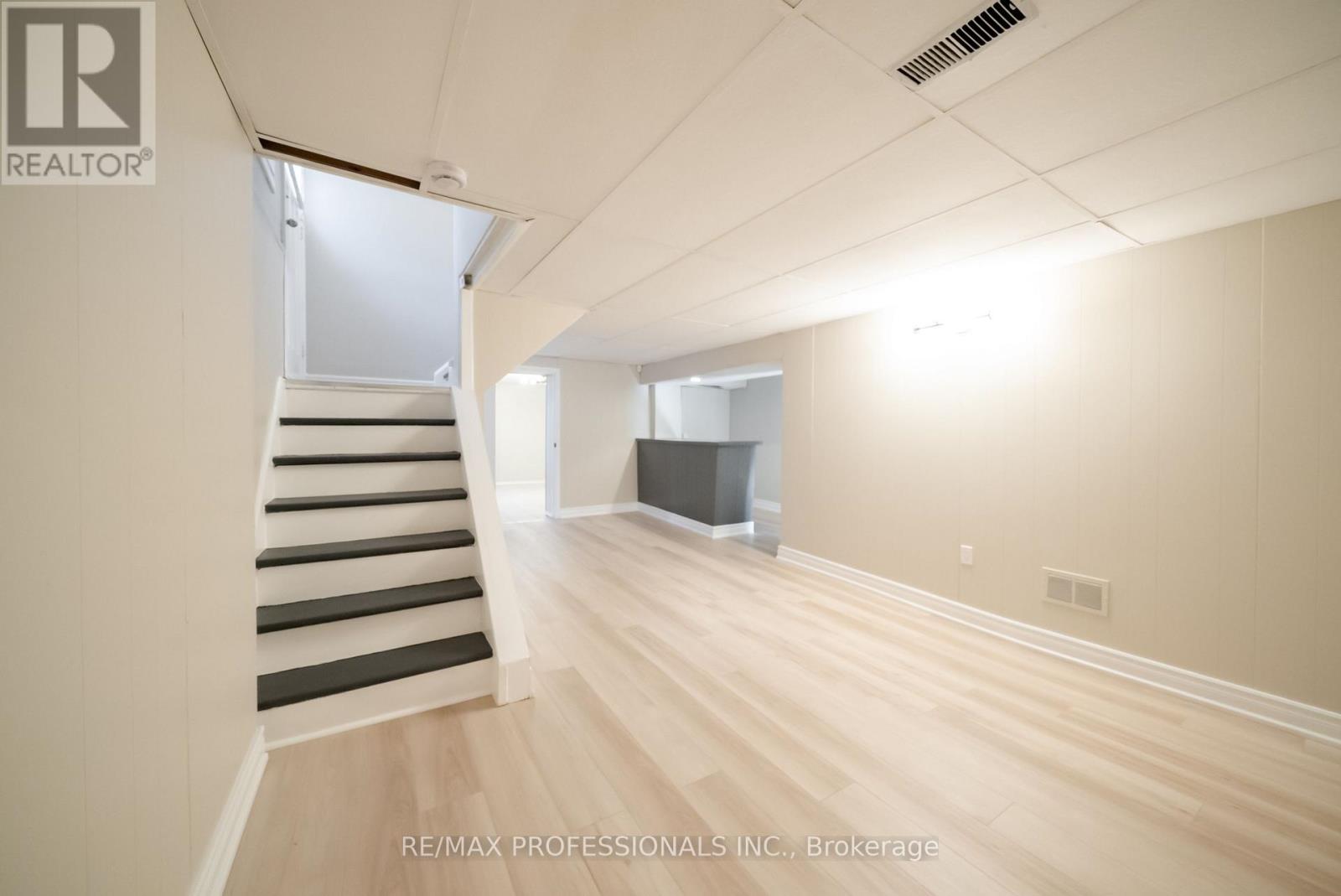 21 Lesmar Drive, Toronto, Ontario  M9B 2T9 - Photo 23 - W12725742