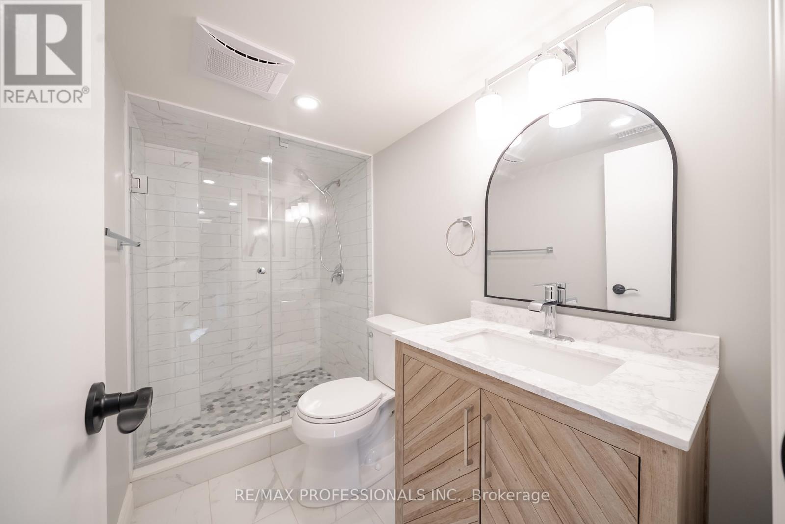 21 Lesmar Drive, Toronto, Ontario  M9B 2T9 - Photo 24 - W12725742