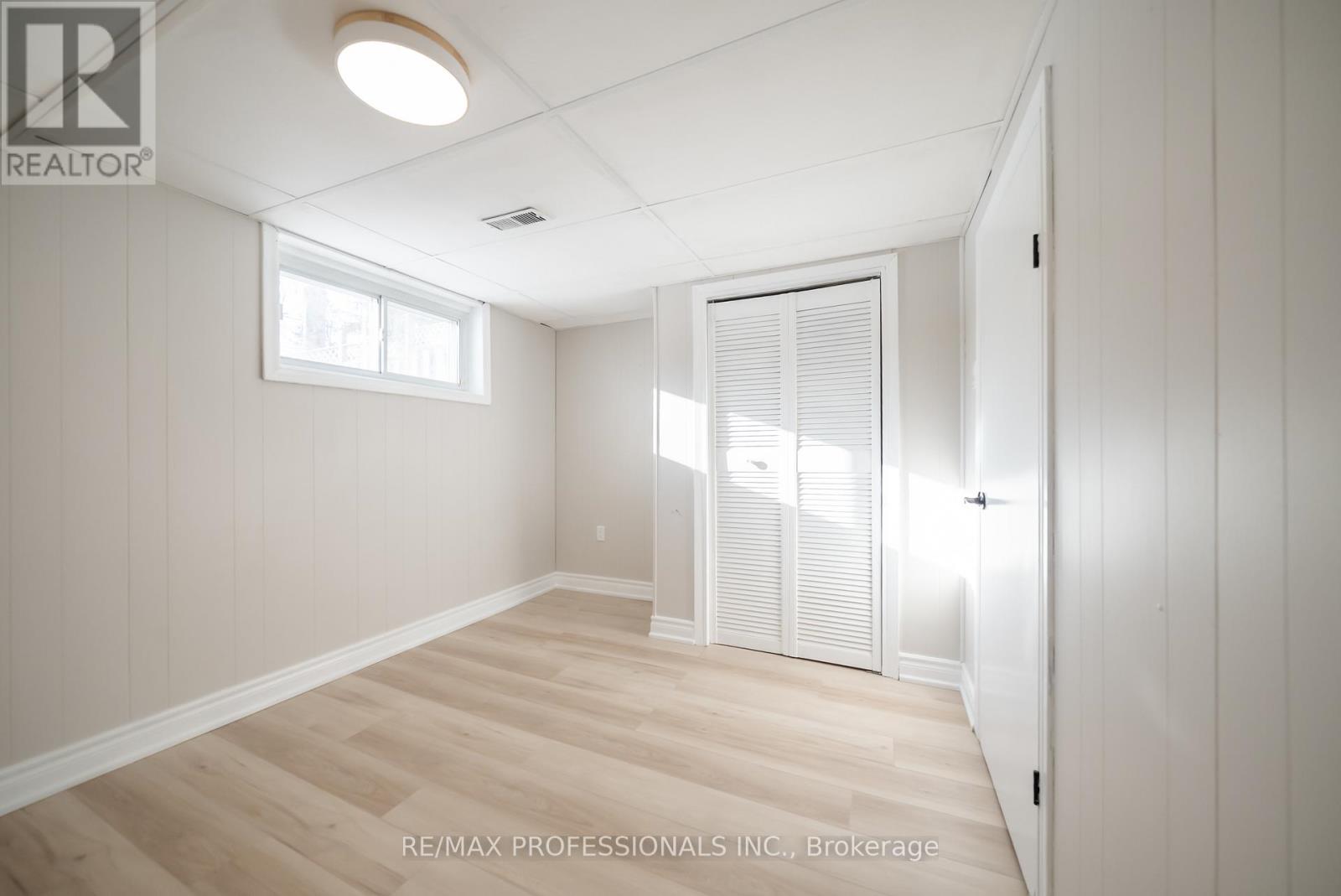 21 Lesmar Drive, Toronto, Ontario  M9B 2T9 - Photo 26 - W12725742