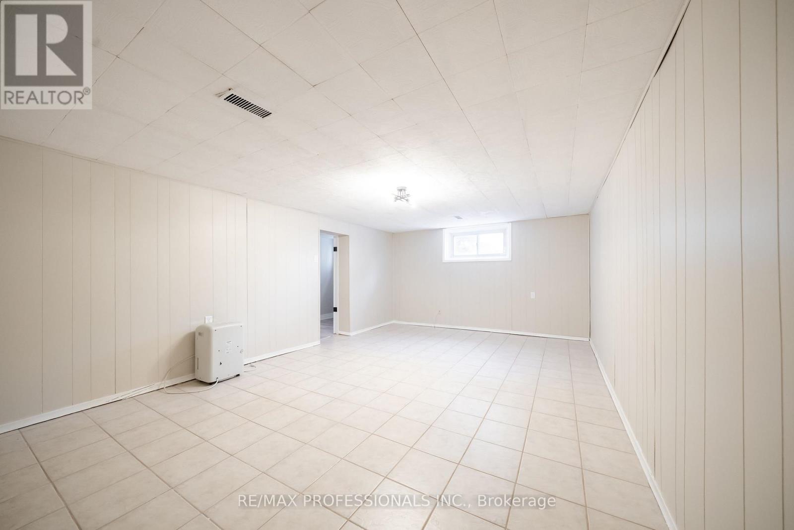 21 Lesmar Drive, Toronto, Ontario  M9B 2T9 - Photo 29 - W12725742